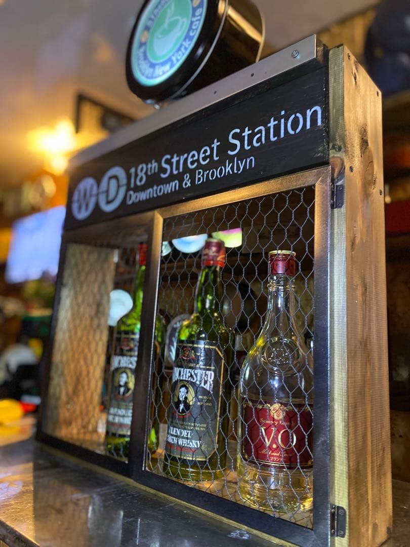 照明付き棚　カフェ　ブルックリン　アメリカン