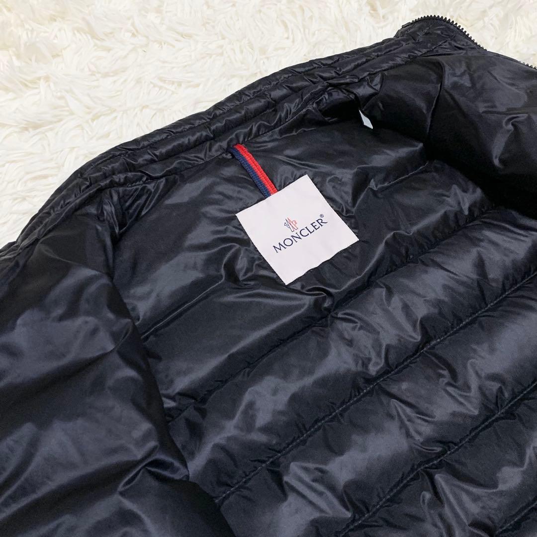 【未使用に近い】モンクレール ライトダウン AGAY ロゴワッペン ブラック0