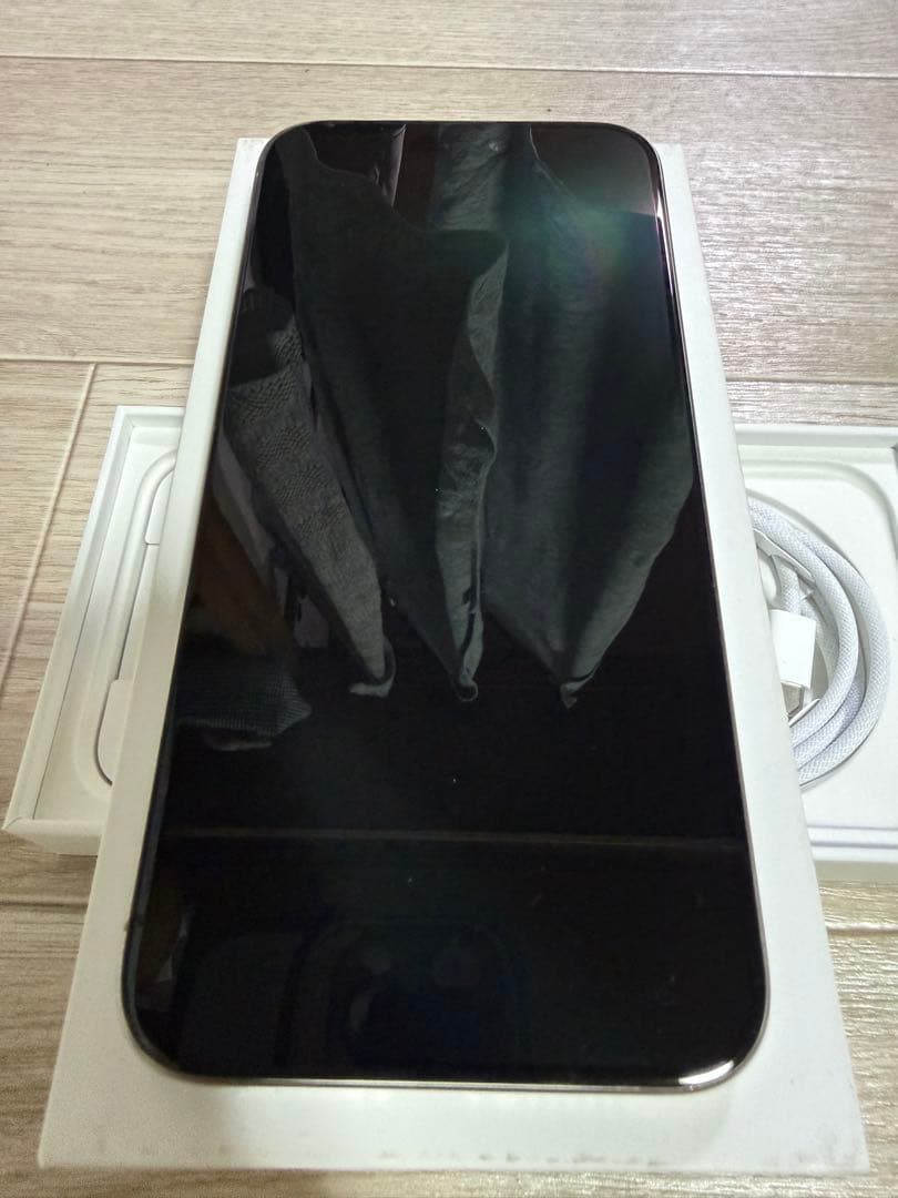 超美品　中国版　iPhone15 Pro Max 256GBナチュラルチタニウム