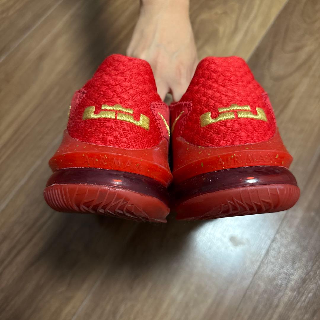 Nike LeBron 17 レッド シューズ
