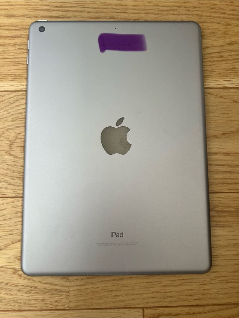 Apple iPad シルバー 本体　第五世代