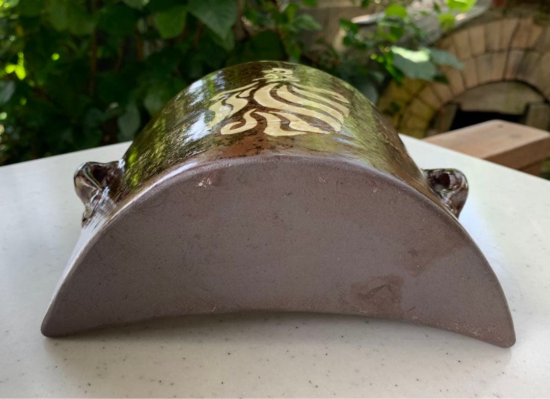 琉球陶器①双鳥(魚鷹)四言詩入白土象嵌抱瓶/②五言詩唐・于入白土象嵌抱瓶