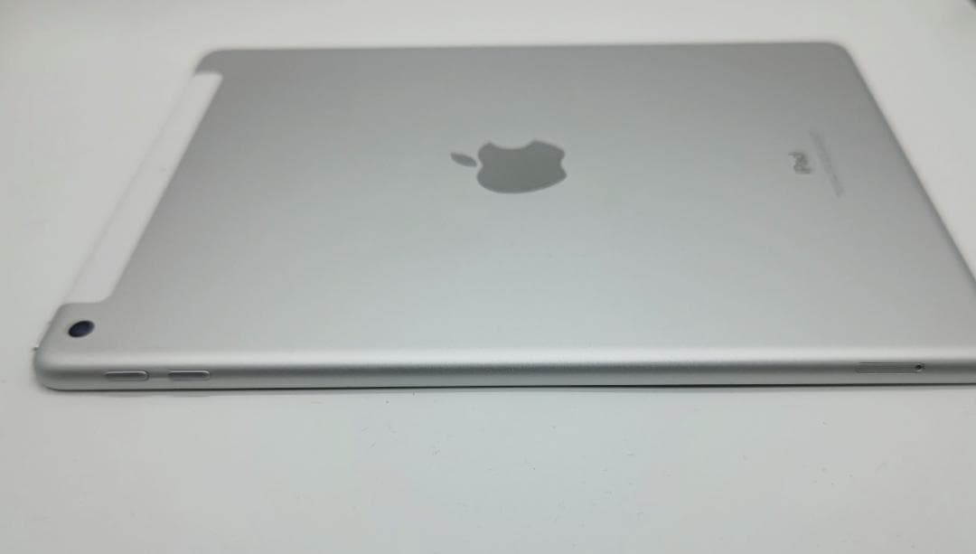 美品　iPad 第6世代 Wi-Fi + Cellularモデル 128GB