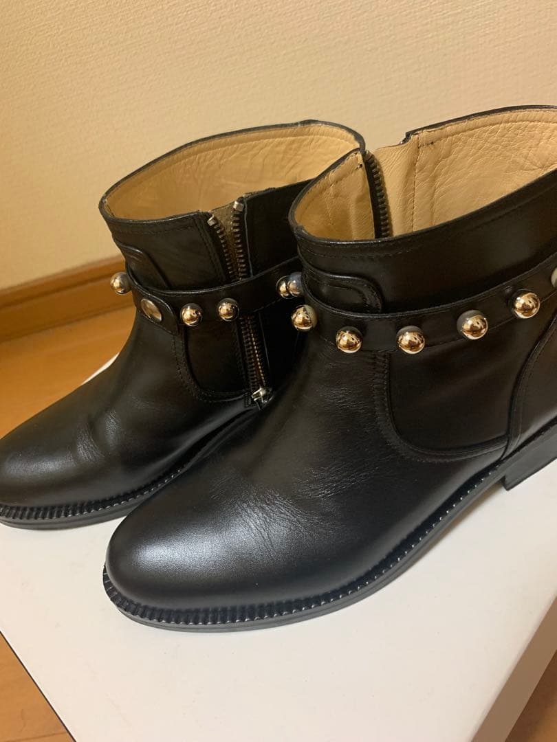 Moschino モスキーノスタッズ付き ブラック アンクルブーツ