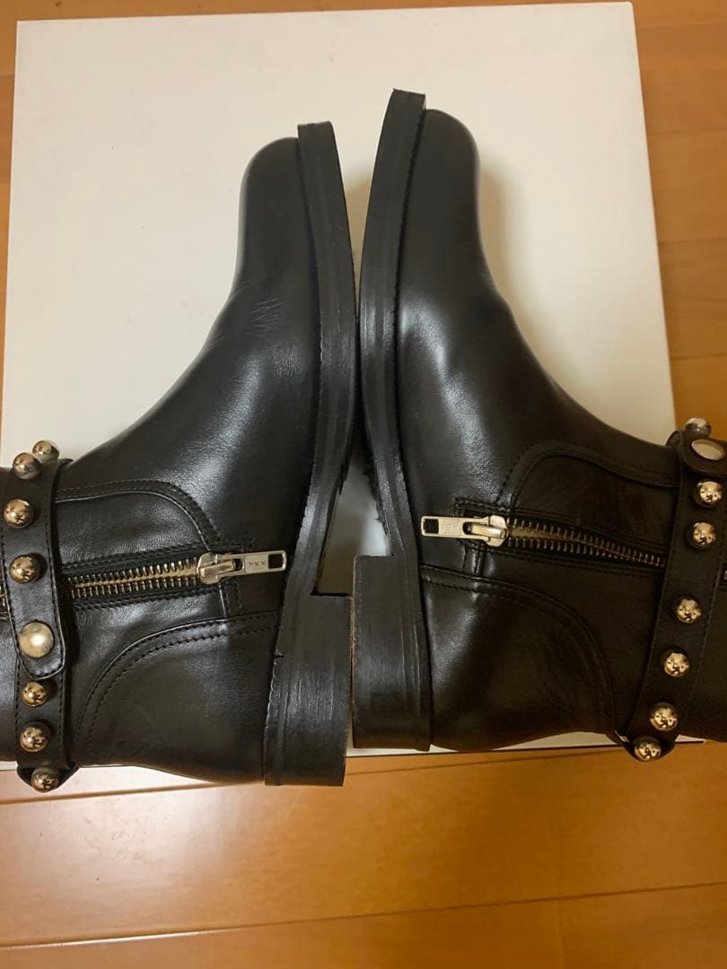 Moschino モスキーノスタッズ付き ブラック アンクルブーツ