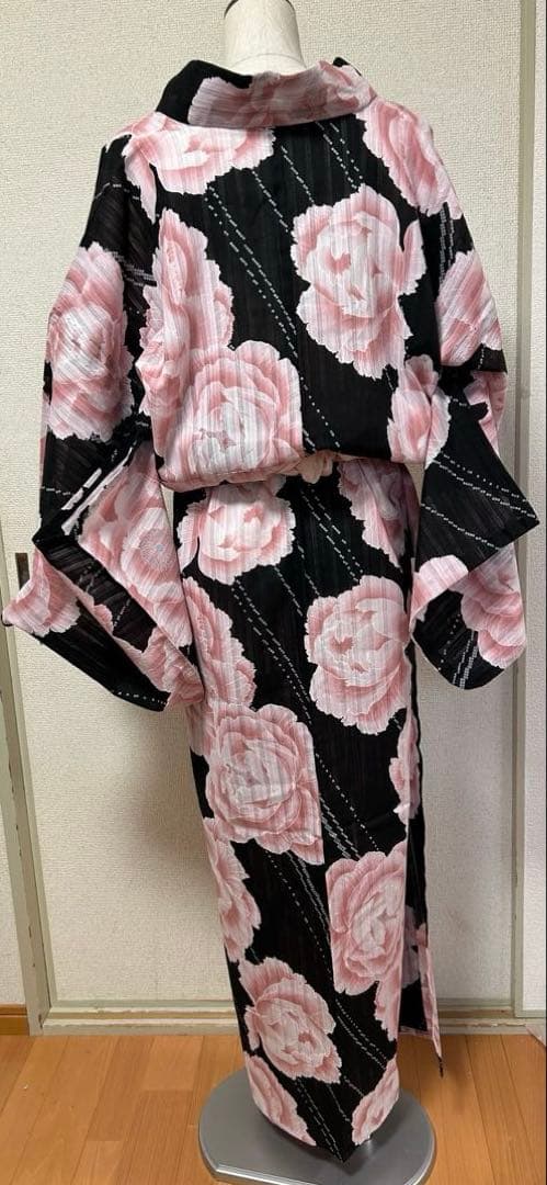 大人の高級浴衣 黒地 大きな薔薇 綿 シアー 変わり織 Pinky&Dianne
