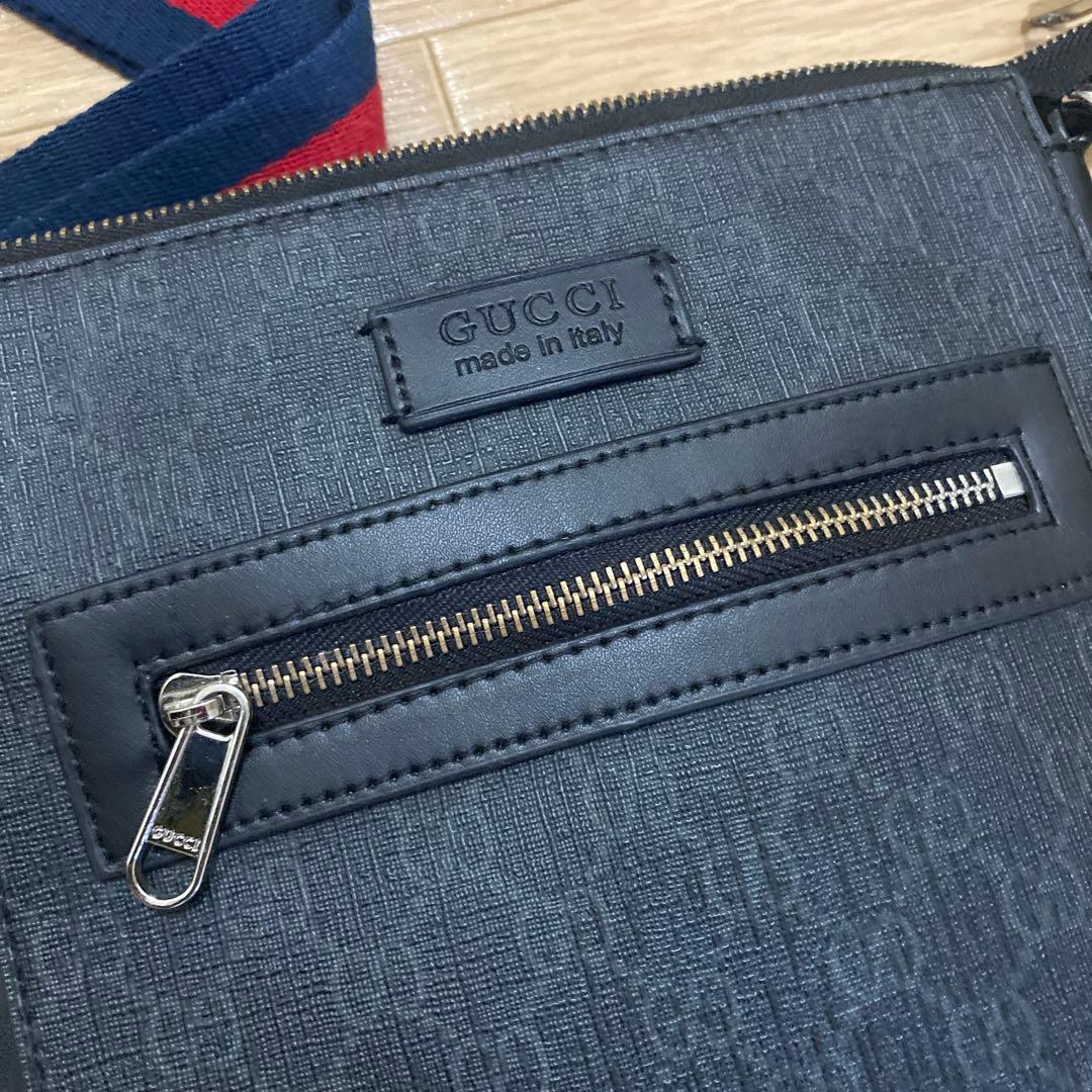 GUCCIメッセンジャーショルダーバッグ