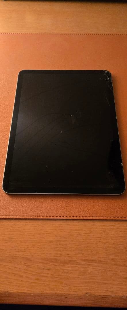 iPad air 10.2インチ 本体 画面ひび割れ　第４世代