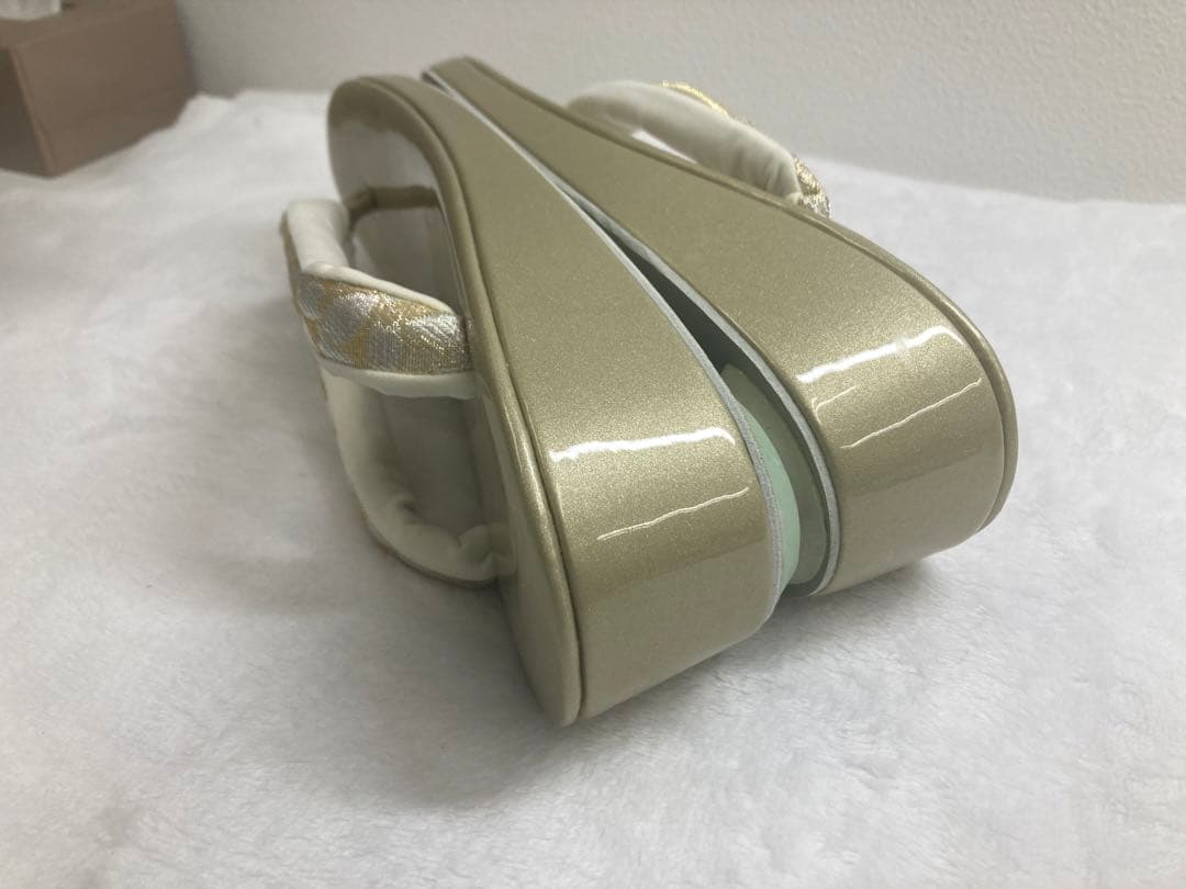 お値下げ　ゴールドの和装用バッグと草履セット