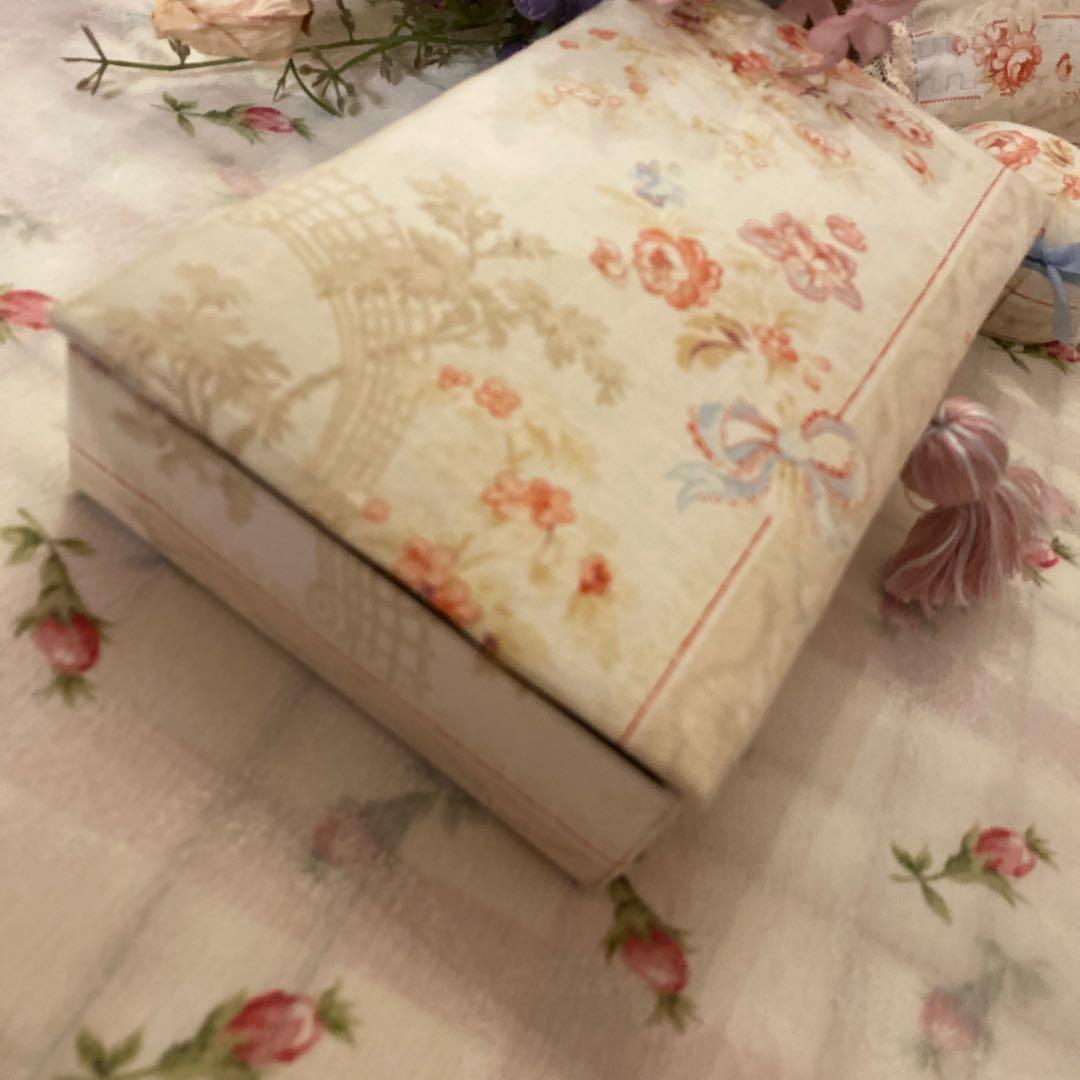 フランスアンティークお花柄 カルトナージュ　ミニクッション ピンクッション