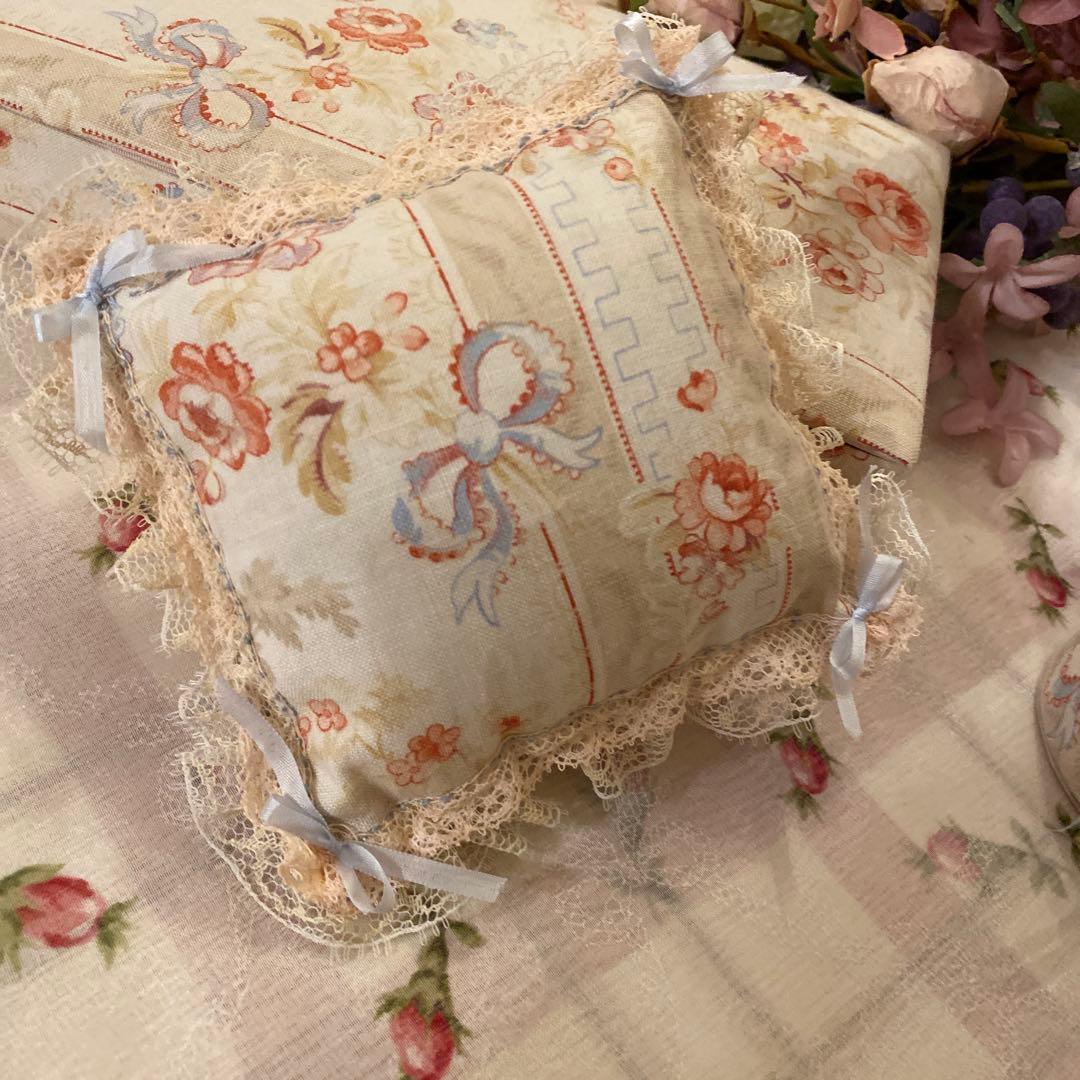 フランスアンティークお花柄 カルトナージュ　ミニクッション ピンクッション
