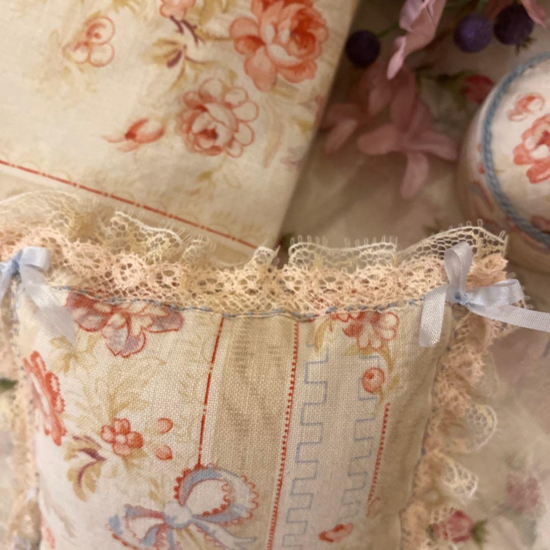 フランスアンティークお花柄 カルトナージュ　ミニクッション ピンクッション