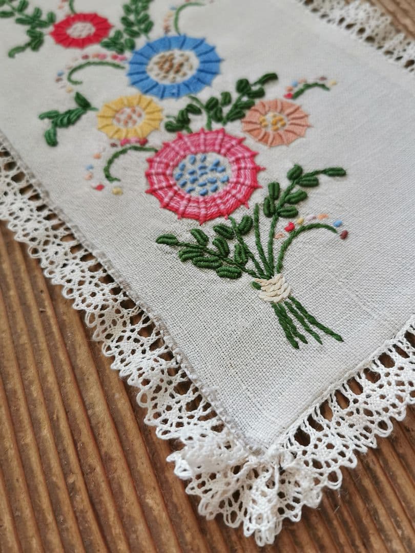 アンティーク フランス ロゼッタの花束 ボビンレース装飾 リネントレイクロス