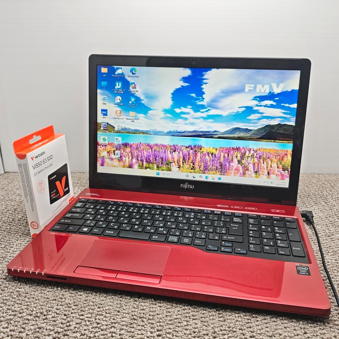 鮮やかレッドのWindows11✨i7&SSDリカバリ済　富士通ノートパソコン