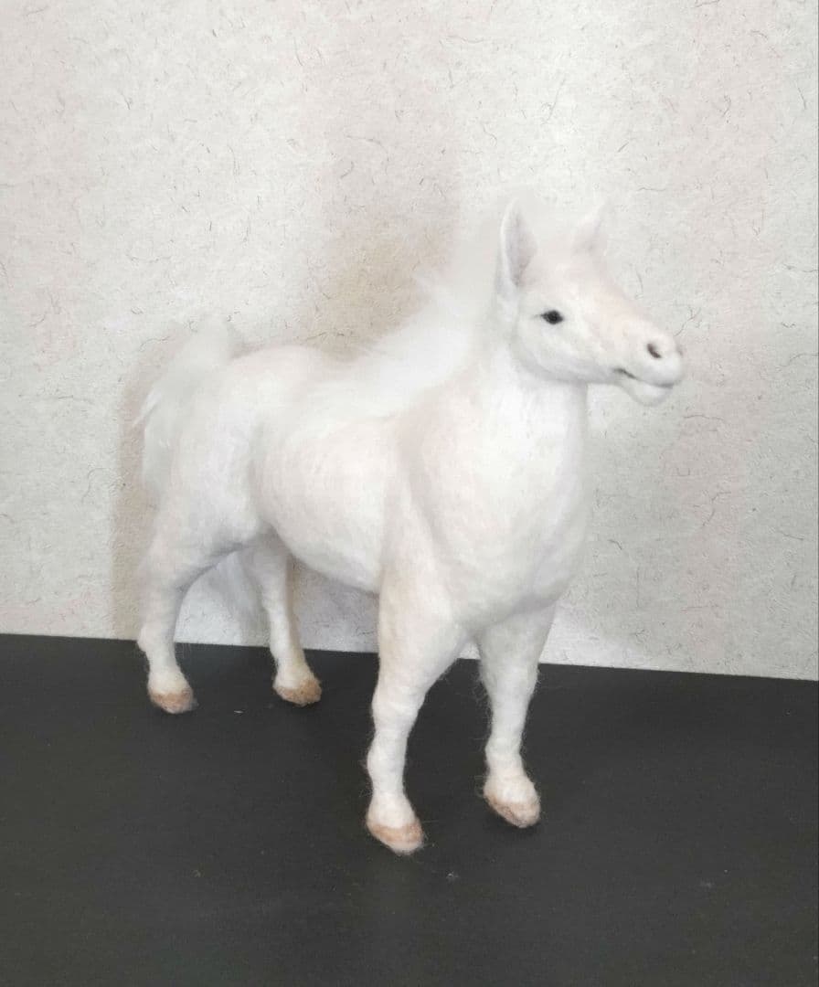 羊毛フェルト 白馬