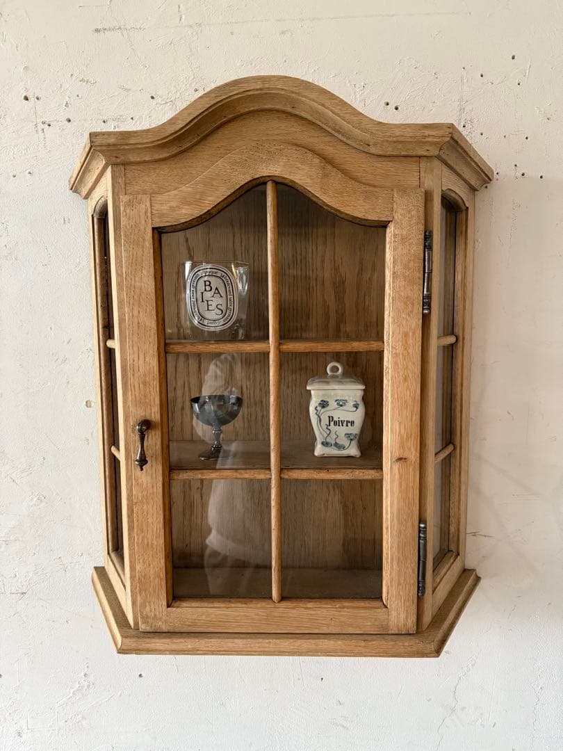 ビンテージ ウォールガラスキャビネット 剥離