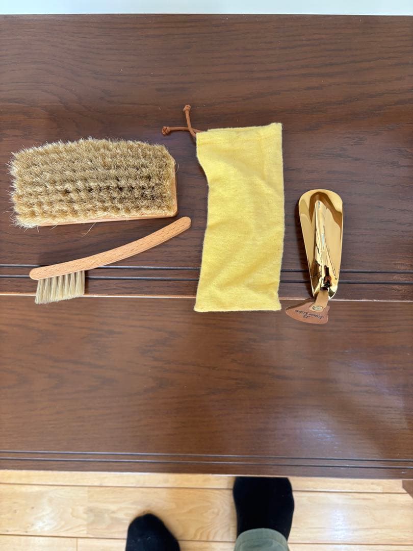 JOHN LOBB 真鍮製靴べら 、ブラシ、靴クリーム 革製品の取扱い説明書