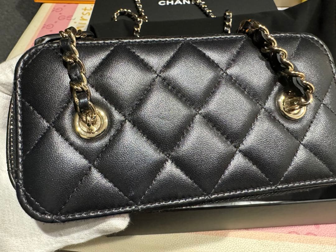 美品　CHANEL シャネル　ブラック キルティング ボディバッグ