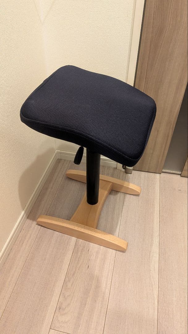 バランスシナジー　バランスチェア　腰痛対策椅子　スクエアシート