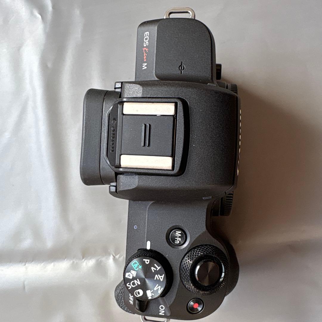 Canon EOS kissM ミラーレス一眼カメラ