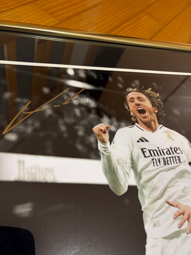 モドリッチ　直筆サインフォト　証明書付　レアルマドリード　exclusive