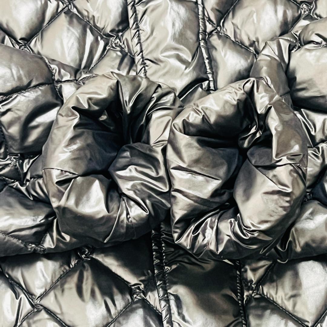 【タトラス】 シャイニーダウン ダイヤキルティング 軽量 光沢感 M 訳アリ