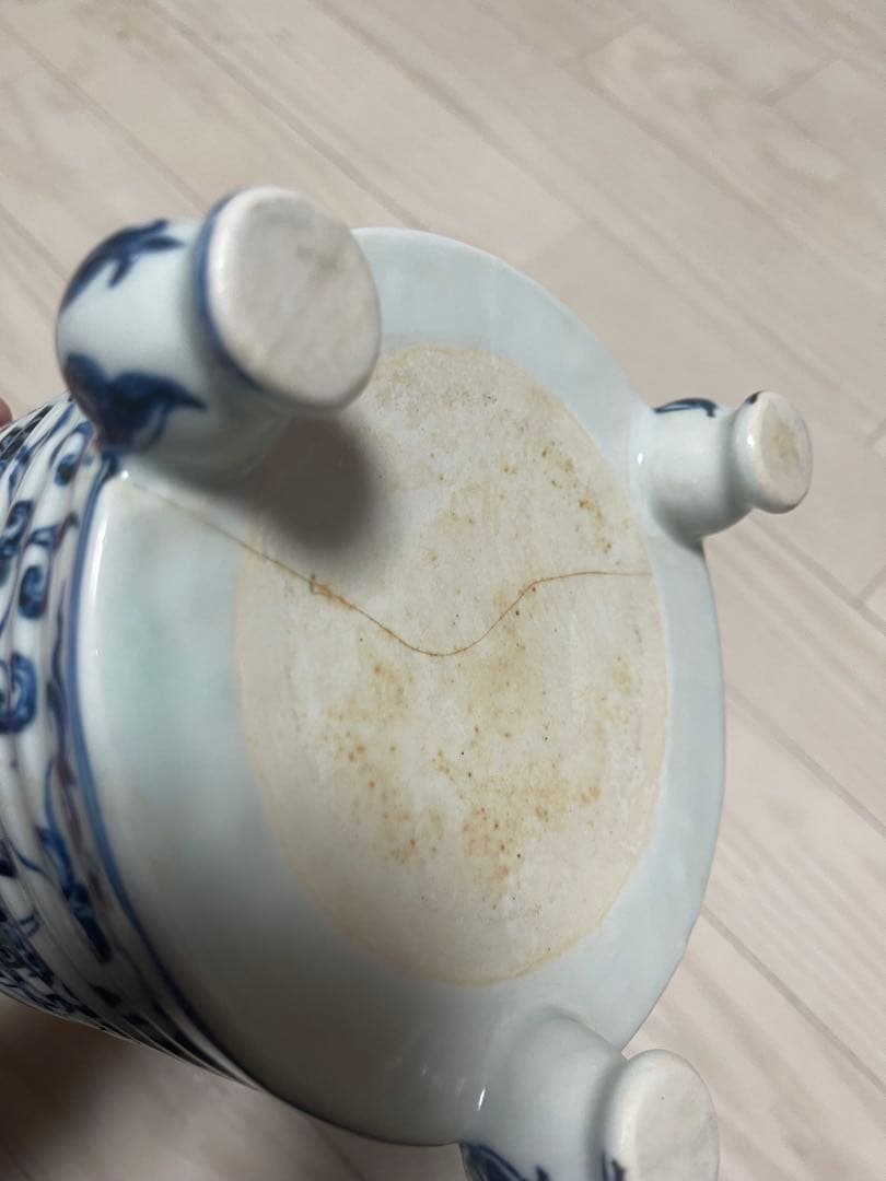 明宣徳時代 【大明宣徳年製 】在銘 染付 青花唐花文三足炉 (B-82)