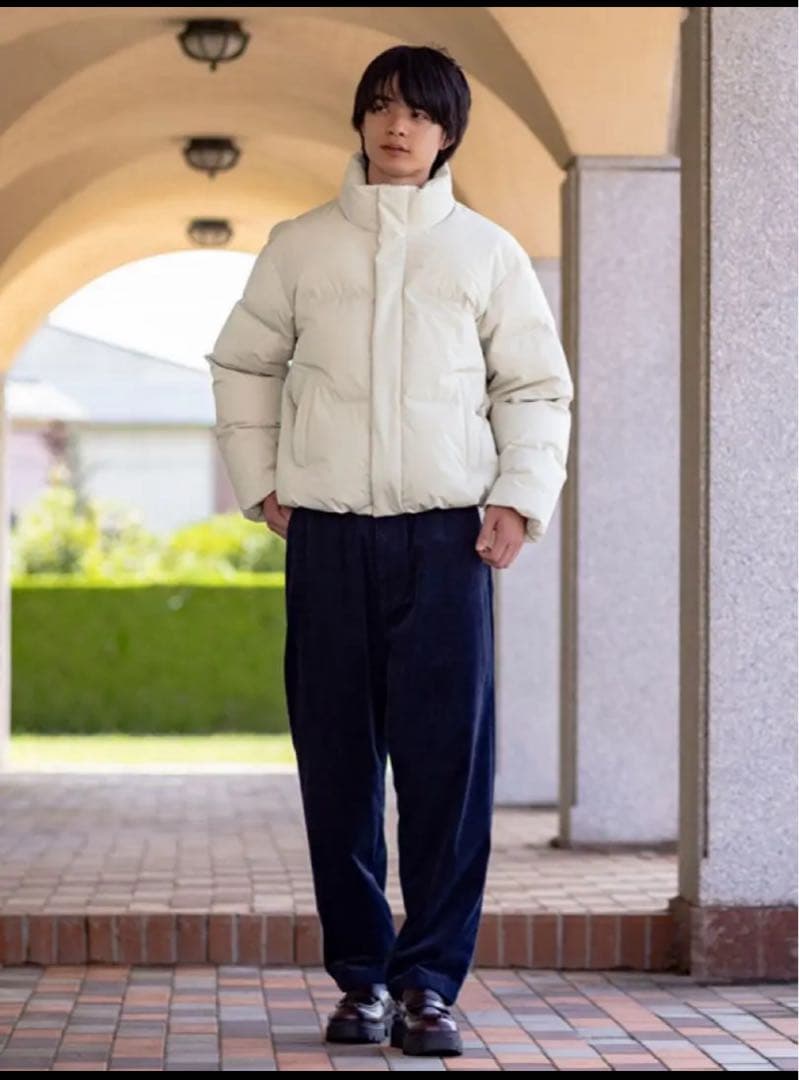 ユニクロ シームレスダウン(フードなし) Lサイズ　ホワイト