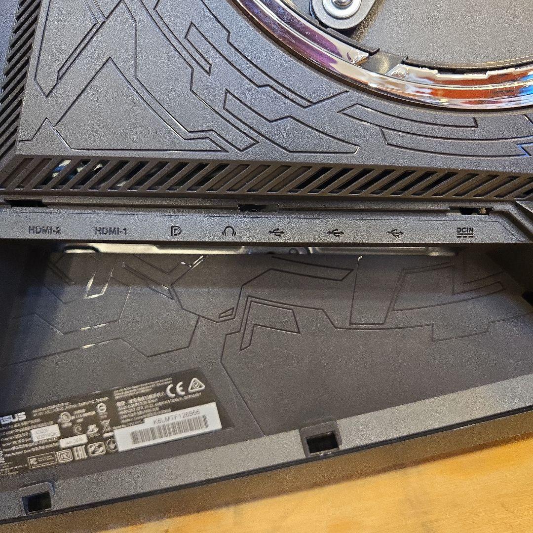 ASUS ゲーミングモニター　XG32VQR 湾曲 31.5インチ　液晶モニター