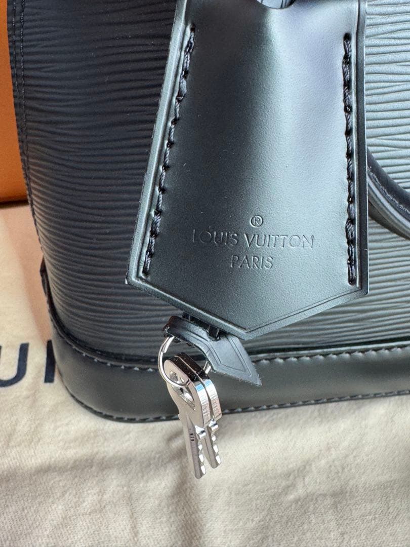 ルイヴィトン　アルマBB ブラック　ハンドバッグ