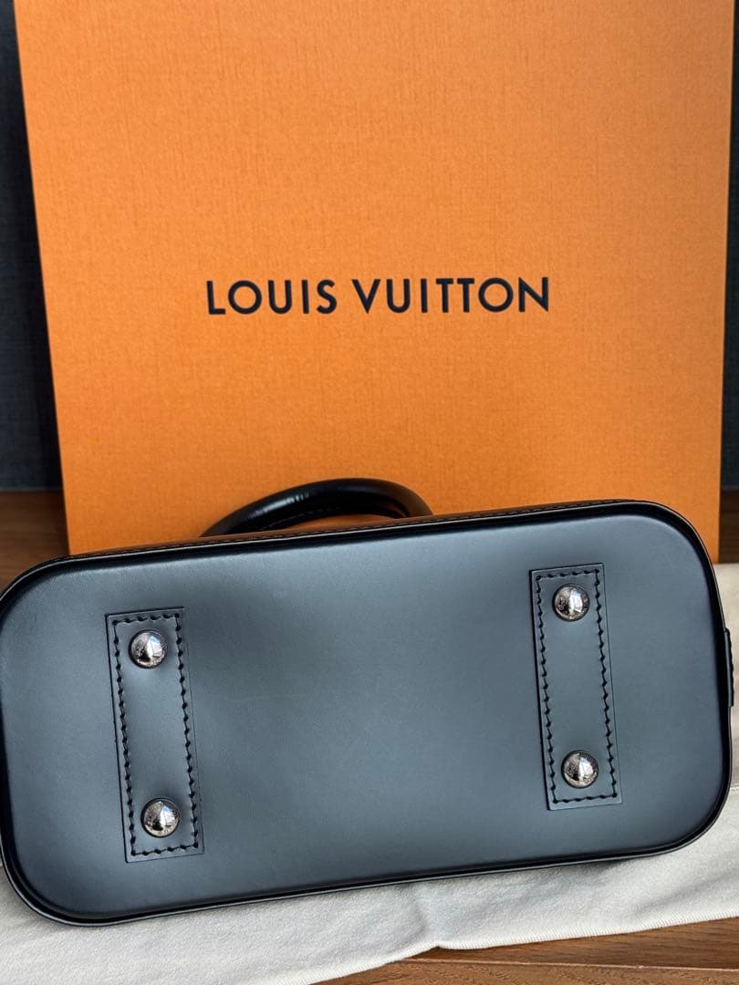 ルイヴィトン　アルマBB ブラック　ハンドバッグ