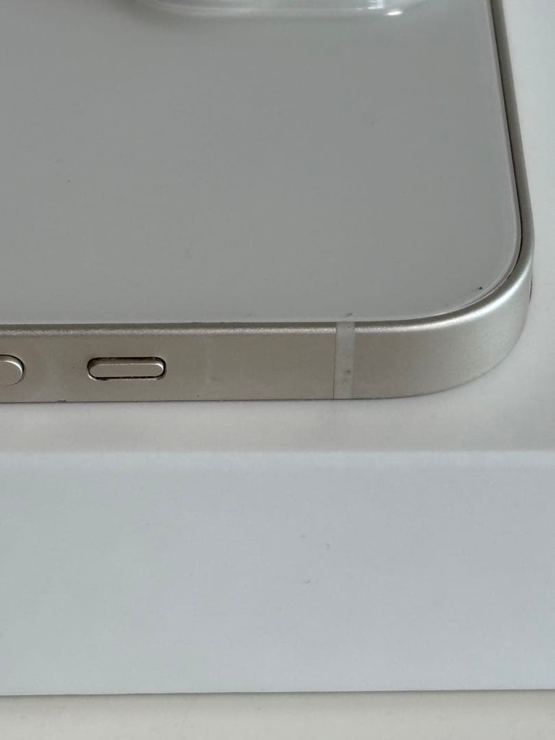 iPhone14 本体　ホワイト