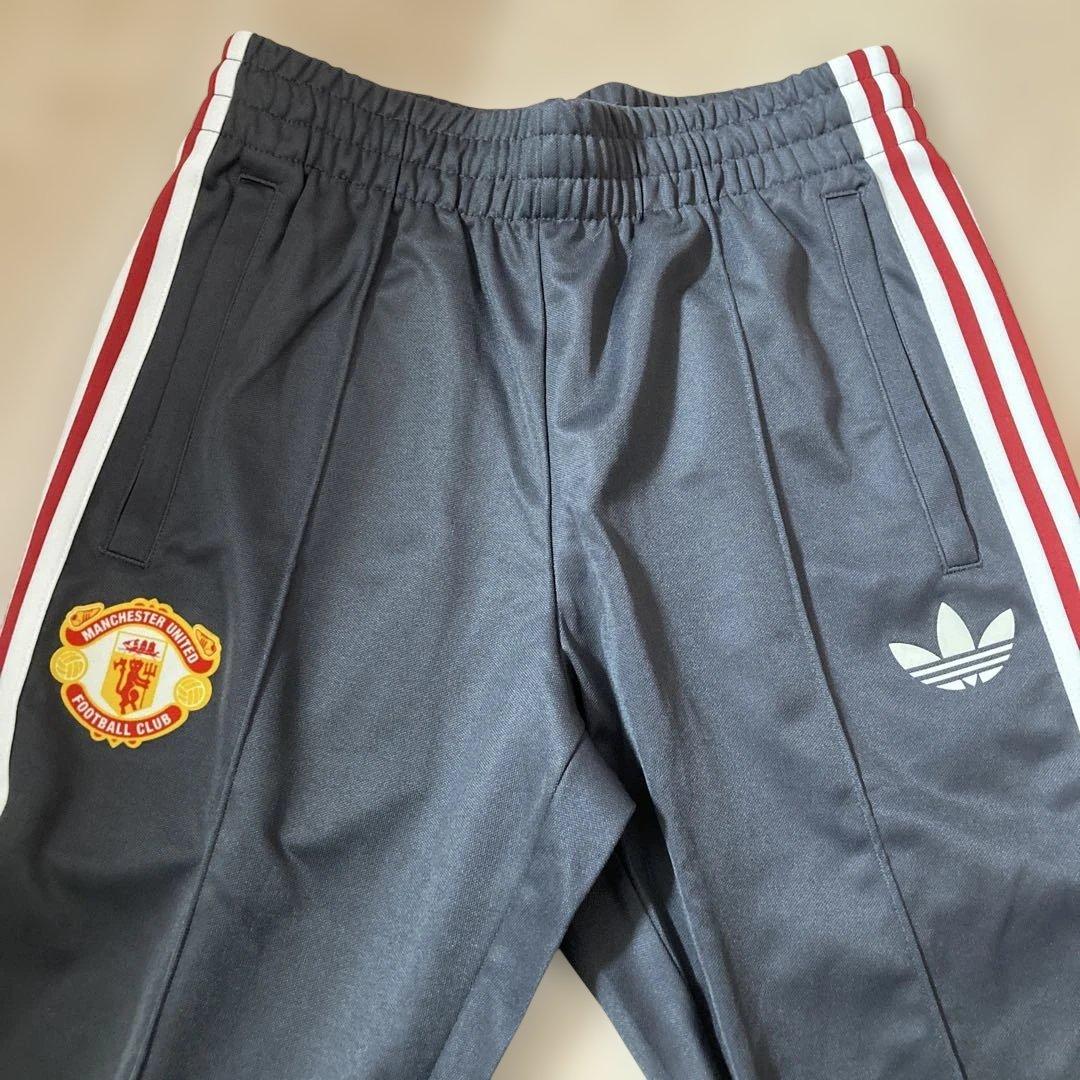 新品未使用タグ付き‼︎マンチェスター×adidasトラックパンツ　ジャージLサイズ