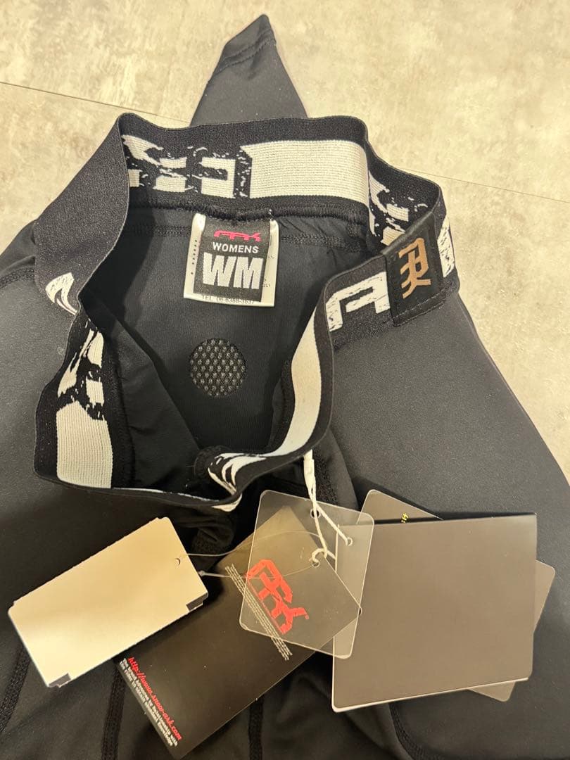 新品未使用レディーススノーボードウェア上下7点セット DC phenix FRK