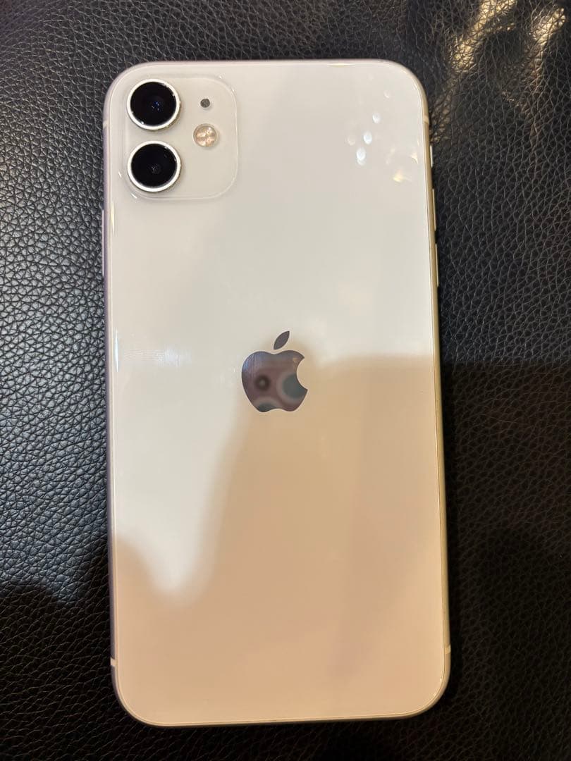 Apple iPhone 11 ホワイト 画面ひび割れあり