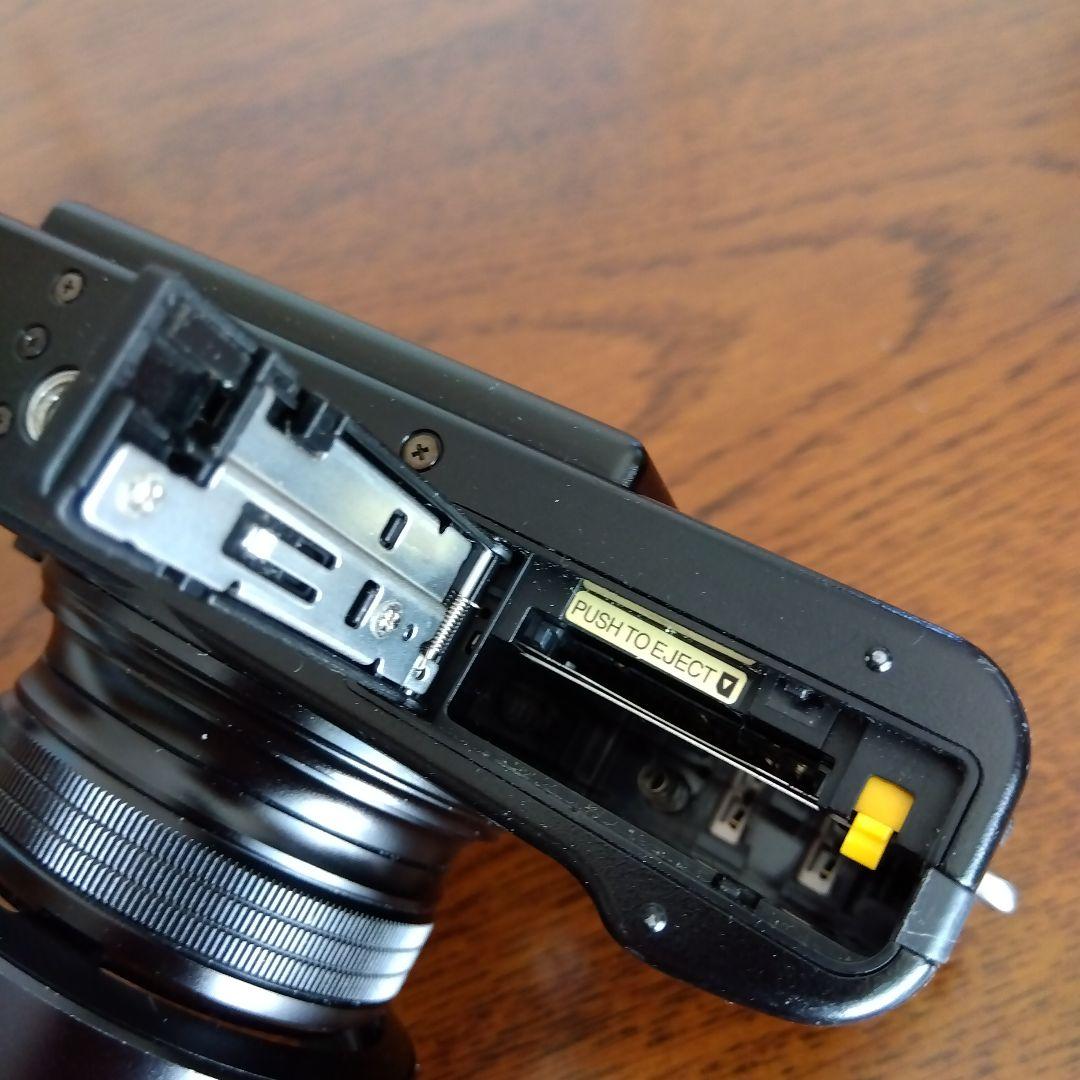 Fujifilm X10　コンパクトデジタルカメラ