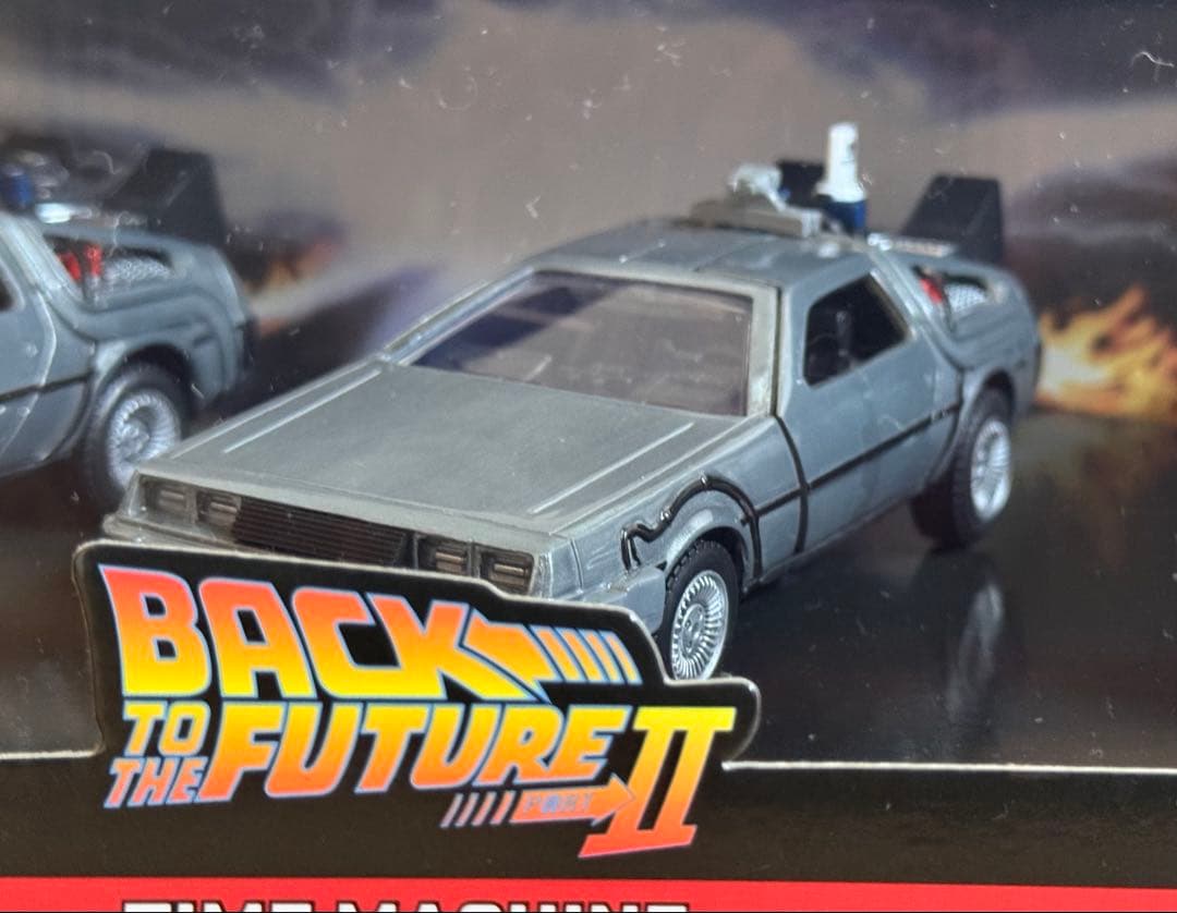 バック・トゥ・ザ・フューチャー 1/32 SCALE 3 PACKデロリアン