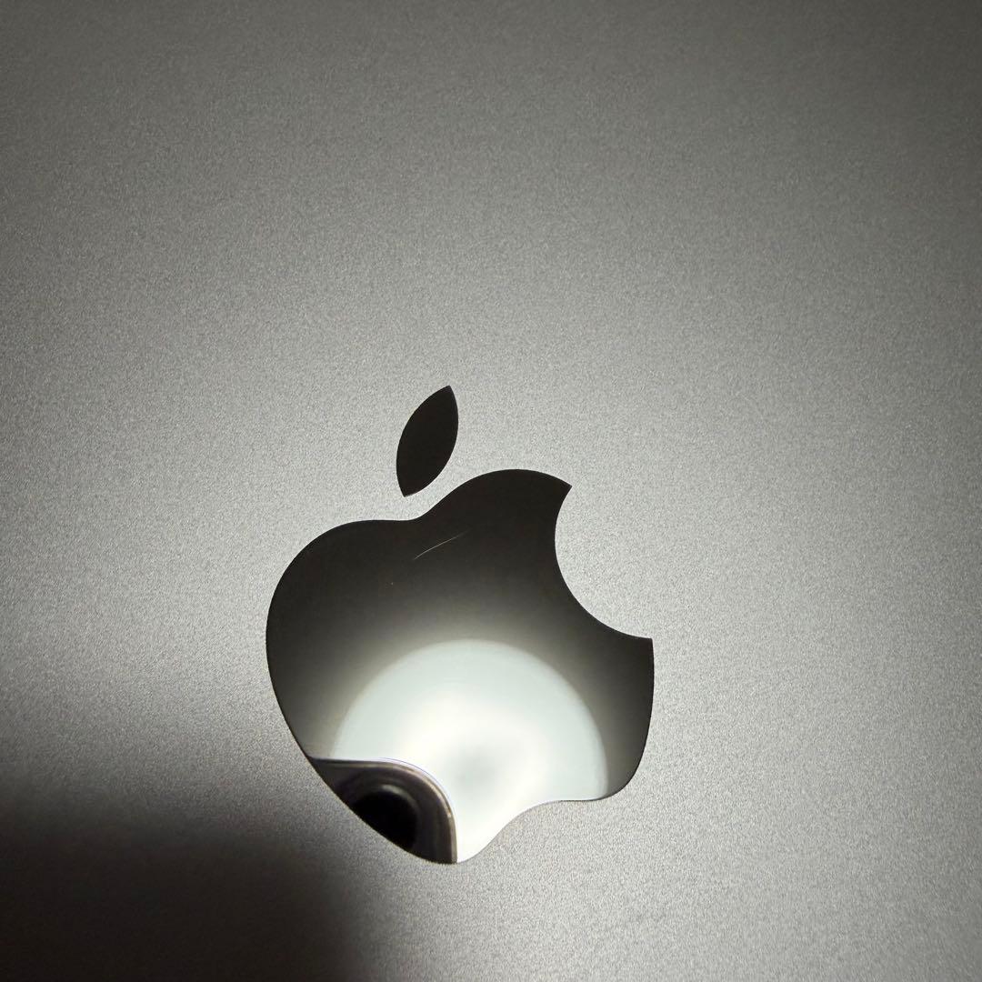 MacBook Air M2 8GB 15インチ 256GBスターライト