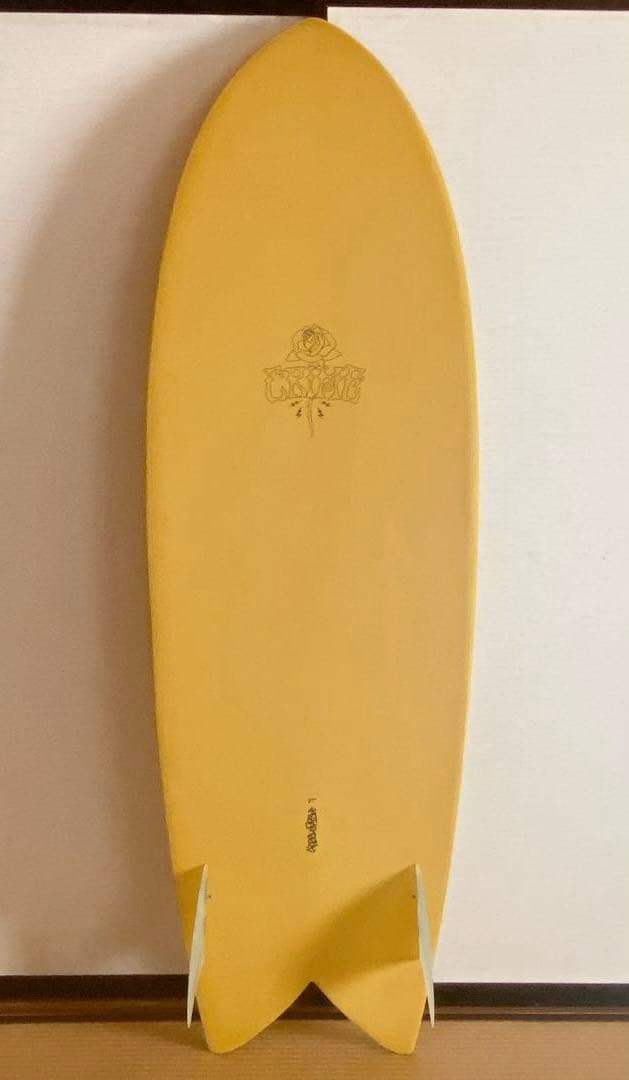 Sunny Day　crimeサーフボード keel fish5.7