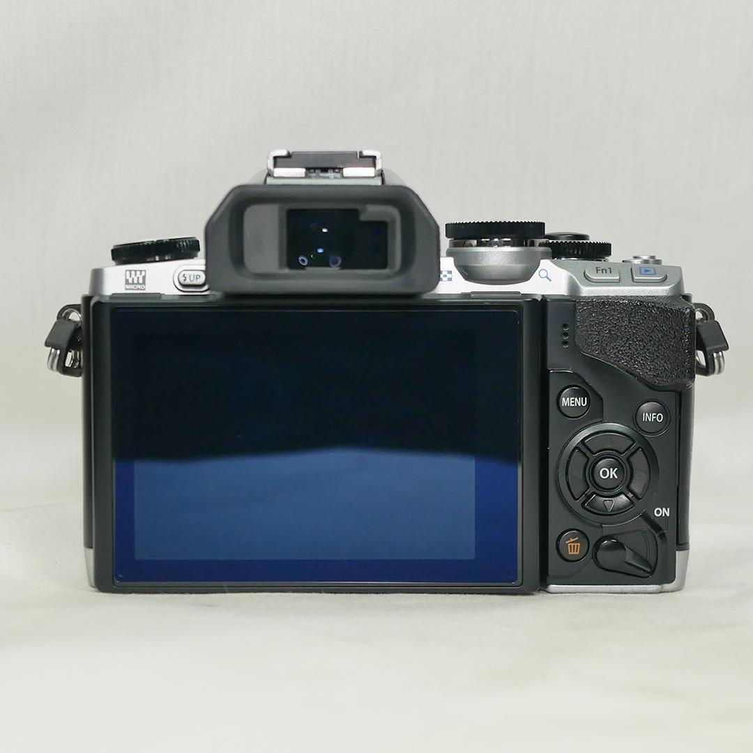 OLYMPUS OM-D E-M10 + 標準・望遠レンズセット