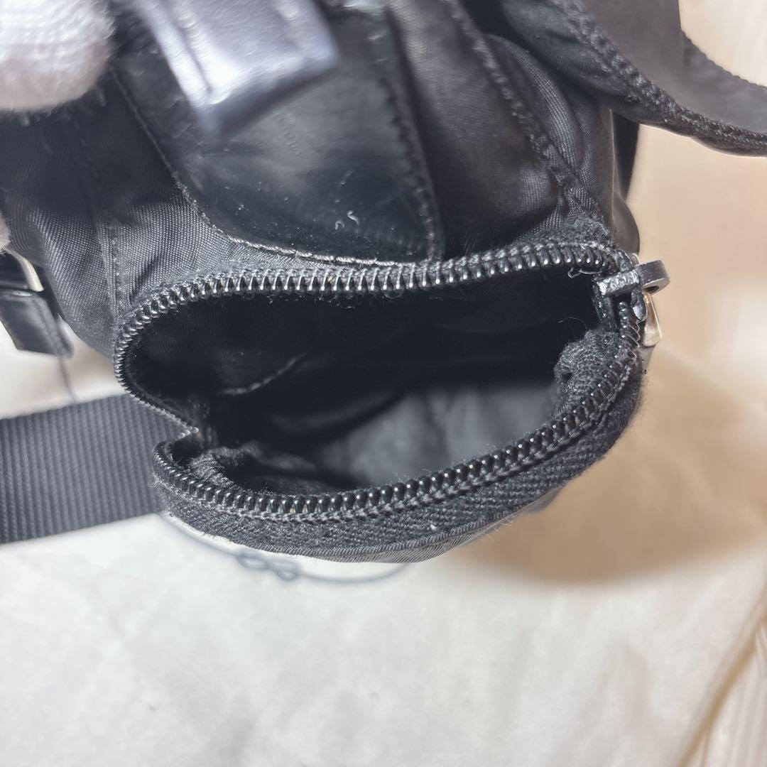 【希少】プラダ　ショルダーバッグ　三角ロゴ　サイドポケット　ナイロン　ブラック