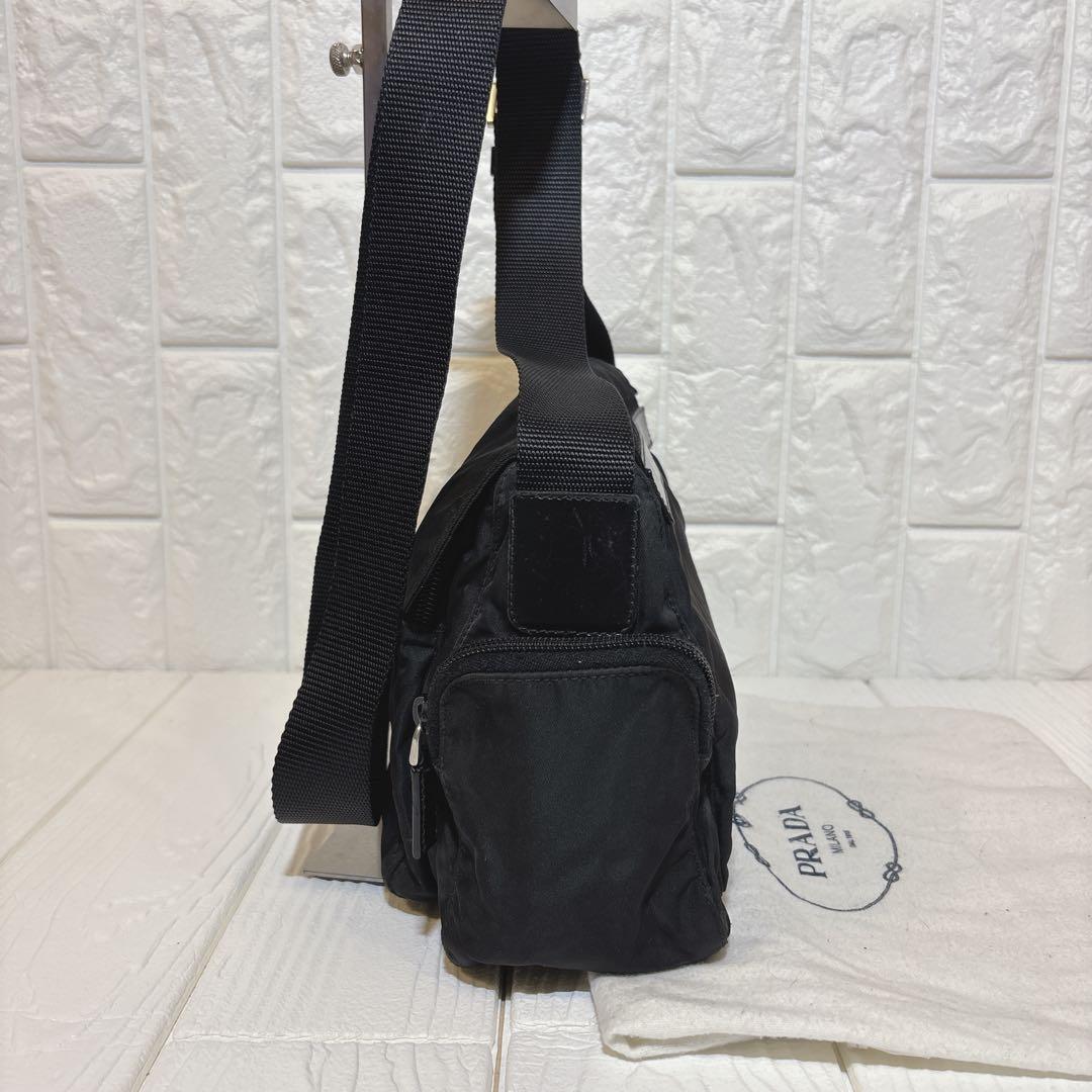 【希少】プラダ　ショルダーバッグ　三角ロゴ　サイドポケット　ナイロン　ブラック