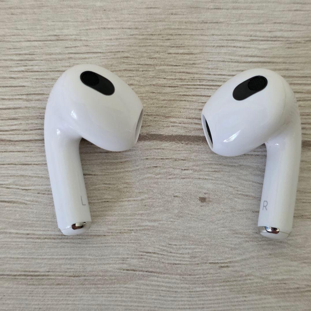 専用 極美品 AirPods 第三世代 MagSafe充電可能モデル ケース付き