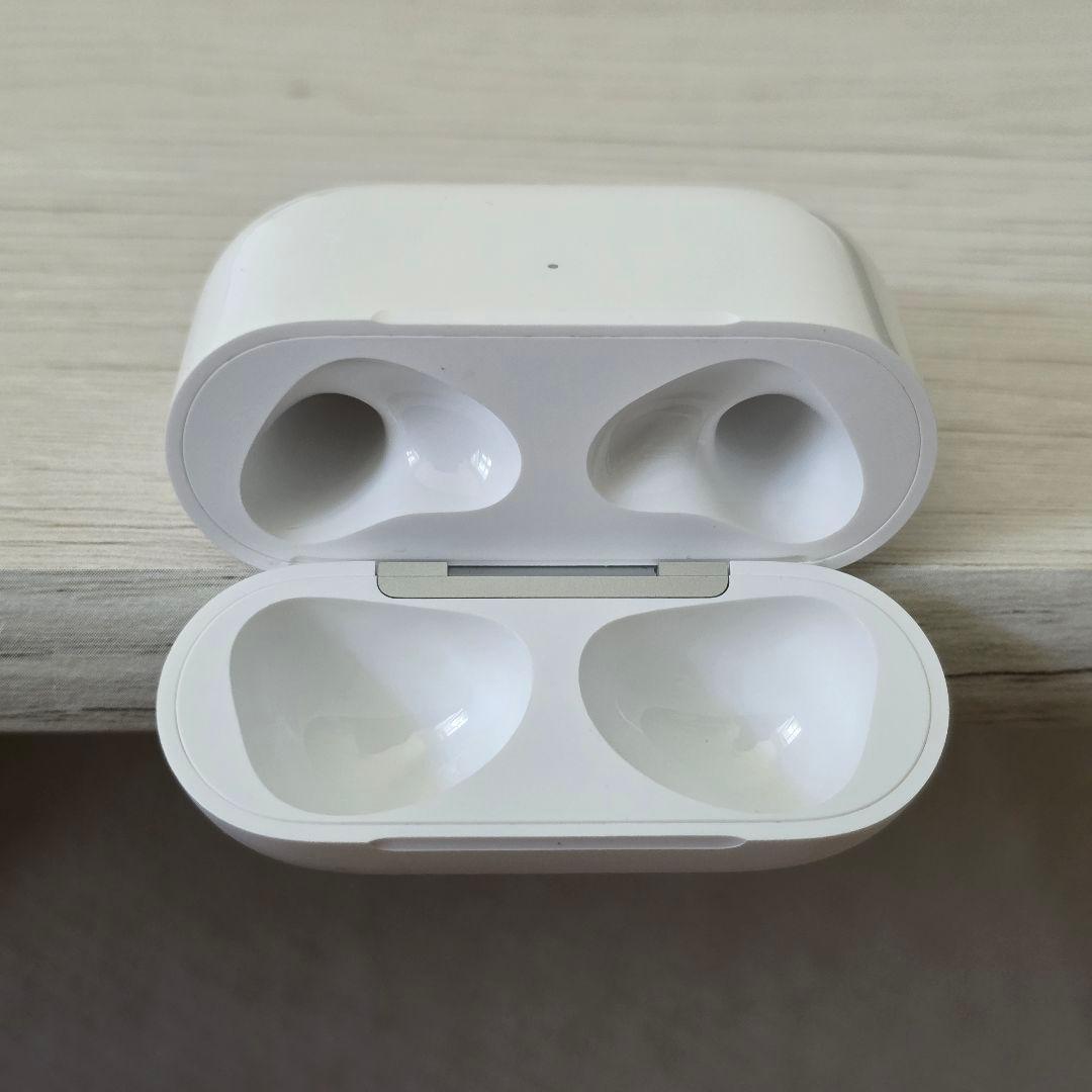 専用 極美品 AirPods 第三世代 MagSafe充電可能モデル ケース付き