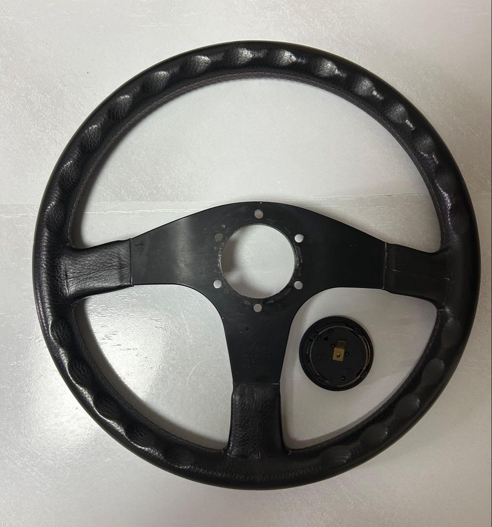 momoステアリング モデナ