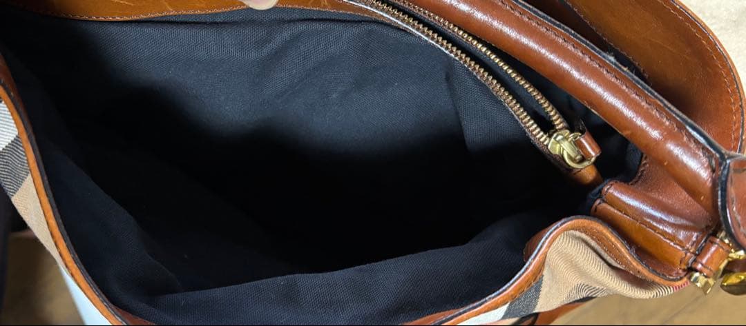ほぼ未使用 Burberry ショルダーバッグ