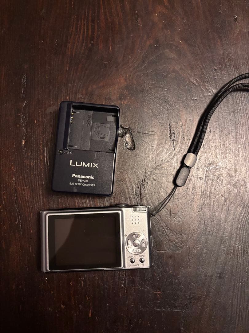 Panasonic DMC-FX33 シルバー 本体と充電器付き