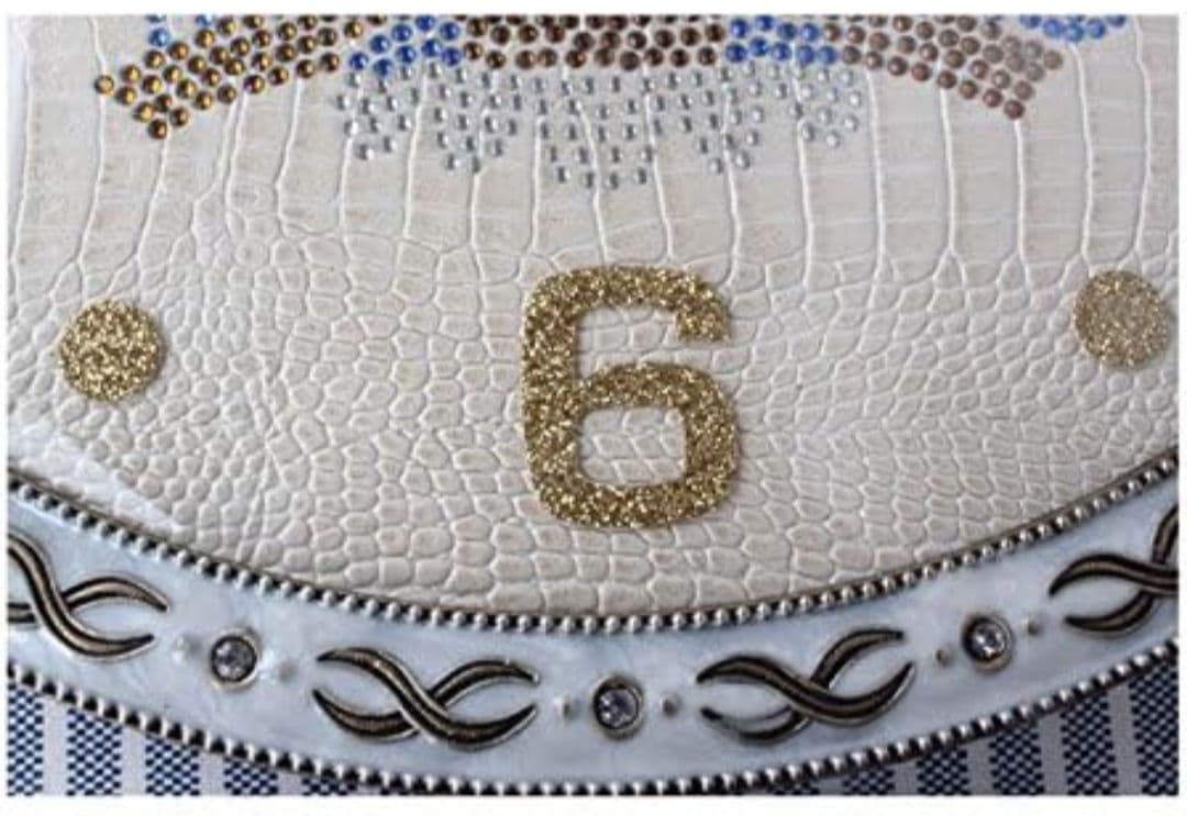 フクロウデザイン　掛時計 アイボリー