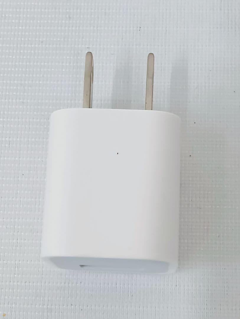 〘美品〙Apple iPhone SE　64GB　本体・充電器・イヤホン付きYK