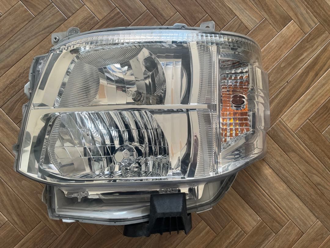 ハイエース3型後期　トヨタ純正　ヘッドライト 左右